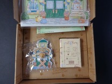 Lloyd CT003 Cherished Teddies 1996 1997 Membership set town, figurine, pin (1)