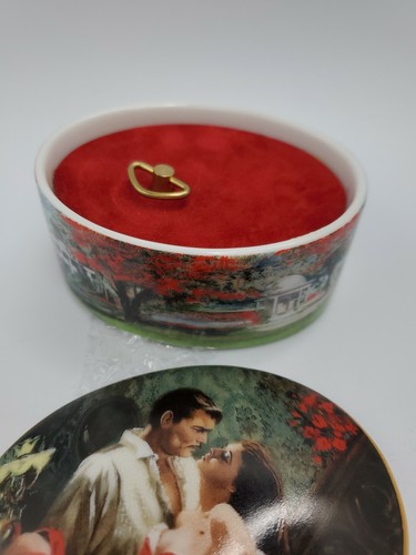 Gone With The Wind: Scarlett & Rhett Ltd Ed & Num. Music Box red sexy - Picture 3 of 12