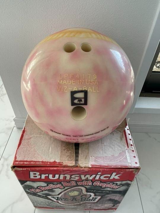HELLO KITTY ボウリングボール HELLO KITTY bowling ball 7 pounds, made in USA, vintage
