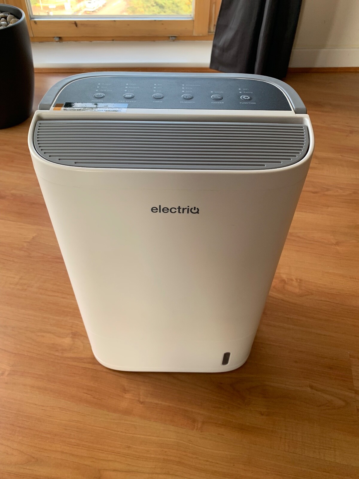 Electriq DESD8LW Desiccant dehumidifier 8L with smart app boxed in