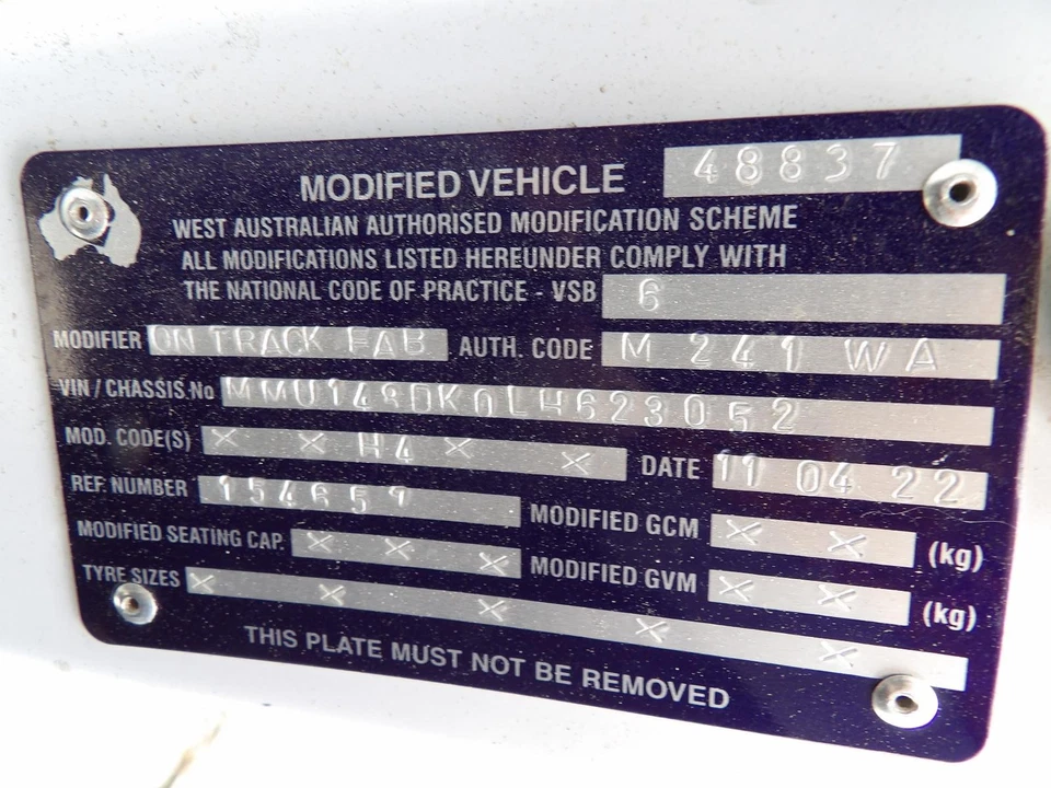 HOLDEN COLORADO RG 07/2016-12/2020 FRONT BUMPER BAR NON PARK SENSOR TYPE  - image 3 of 4