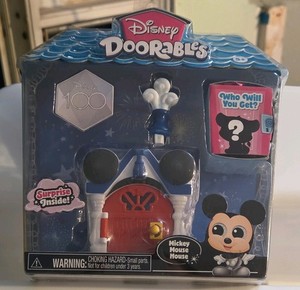Disney Doorables Mickey Mouse Surprise Inside Figure & Accessory Pack Set