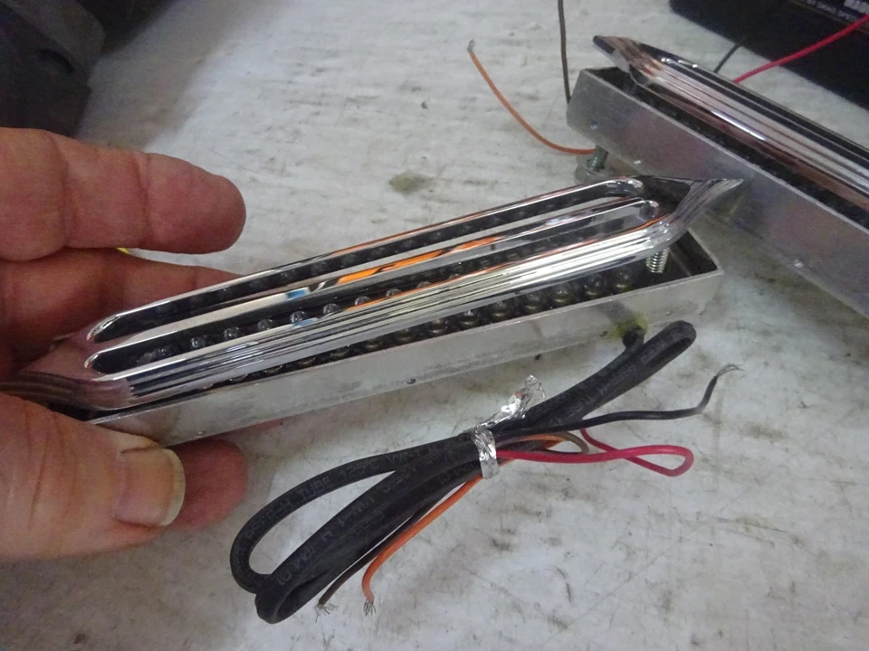 CUSTOM MULTI-FIT PAIR of USED 4-WIRE OBLONG LIGHT W/LINE/LED HARLEYS CUSTOMS - Image 2 of 4