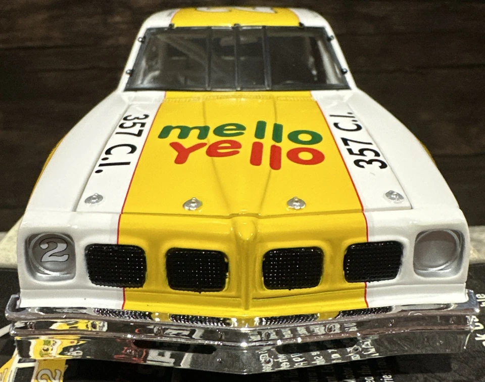 Dale Earnhardt #2 1980 Mello Yello Pontiac Ventura Legacy 1/24 acción NASCAR Foto 3 de 4