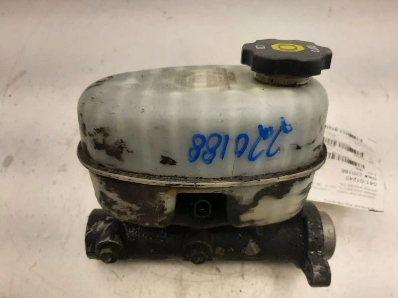 Cilindro maestro de freno 03-07 Chevrolet Express 2500 19209234 Foto 2 de 4