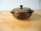 VINTAGE AMBER  GLASS  PYREX 2 LITER ROUND CASSEROLE W LID  - 024