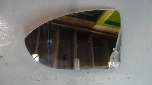 VOLKSWAGEN JETTA  DRIVER SIDE DOOR MIRROR GLASS 17A857521E 