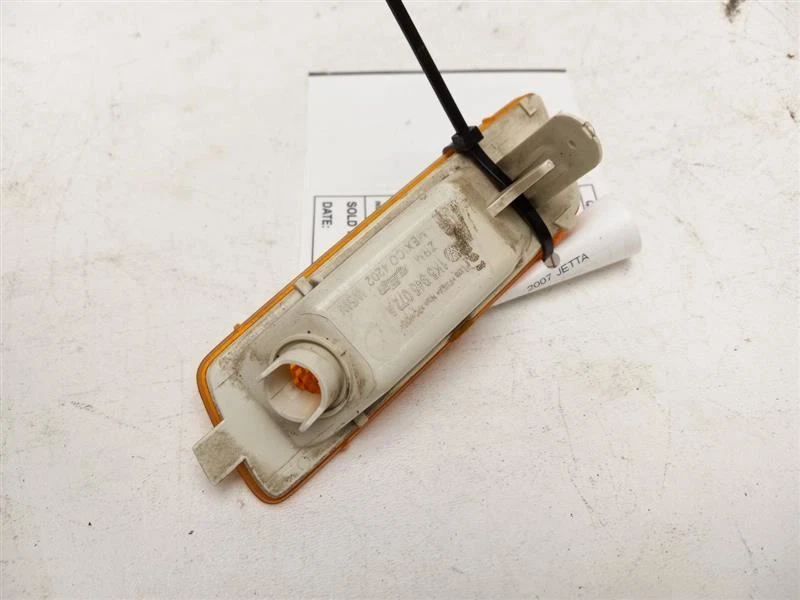 Luz marcadora de pasajeros Volkswagen Jetta 2005-2010 OEM Foto 4 de 4