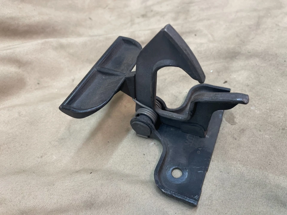 ЗАЩЕЛКА ЗАЩЕЛКИ КАПОТА MERCEDES W209 CLK350 CLK550 2003-2009 OEM - Изображение 2 из 4