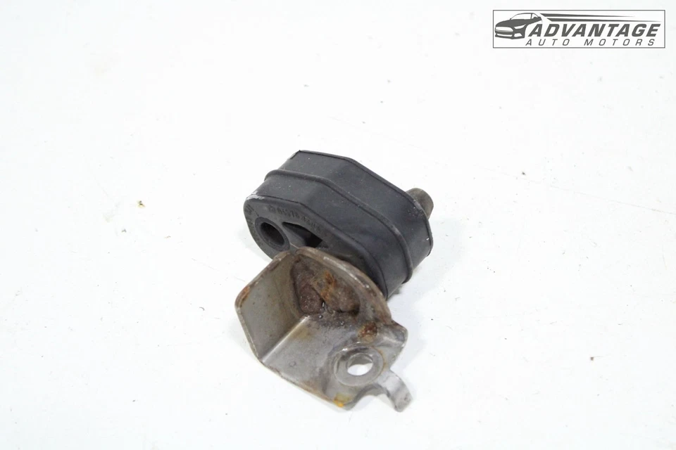 CHRYSLER 300 2008-2023 suspensión aislante tubo escape trasero derecho con soporte OEM Foto 2 de 4