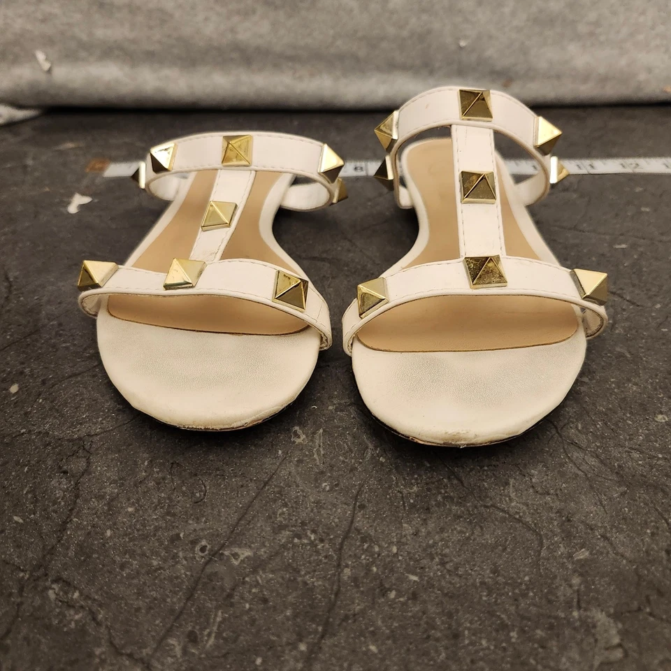 Sandalias planas con tachuelas romanas Valentino Garavani para mujer talla 36 blancas Foto 3 de 4
