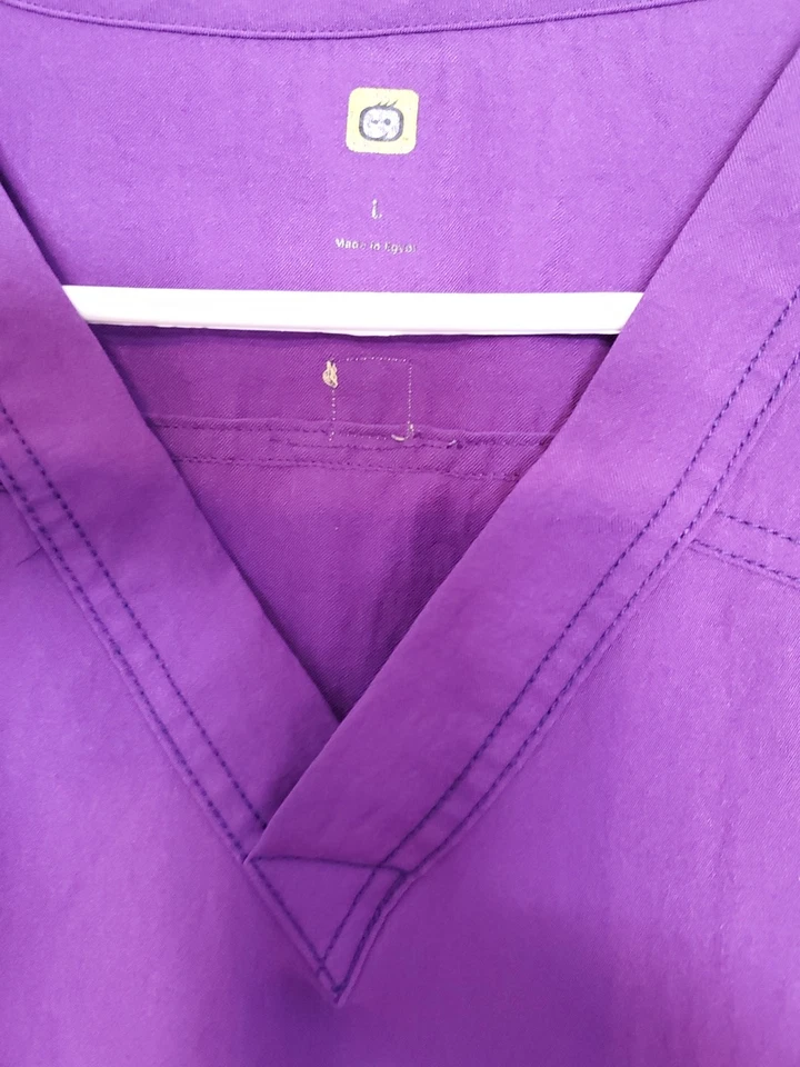 Blusa Médica Wonder Wink Púrpura para Mujer Cuello en V Bolsillos Mangas Cortas Talla L Foto 2 de 4