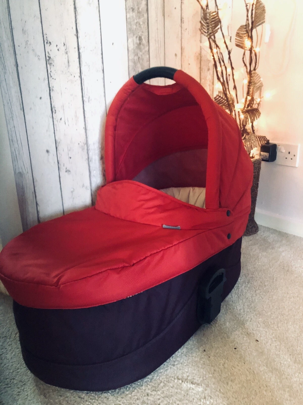 mamas and papas carrycot(Red/purple)
