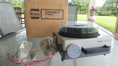Kodak Carousel S 35mm Slide Projector, with 12 80 Slide Magazines