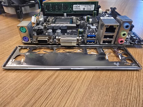 Gigabyte GA-H81M-S2V Micro-ATX Motherboard w/IO Shield - Intel i5-4460 + 8GB - Afbeelding 5 van 6