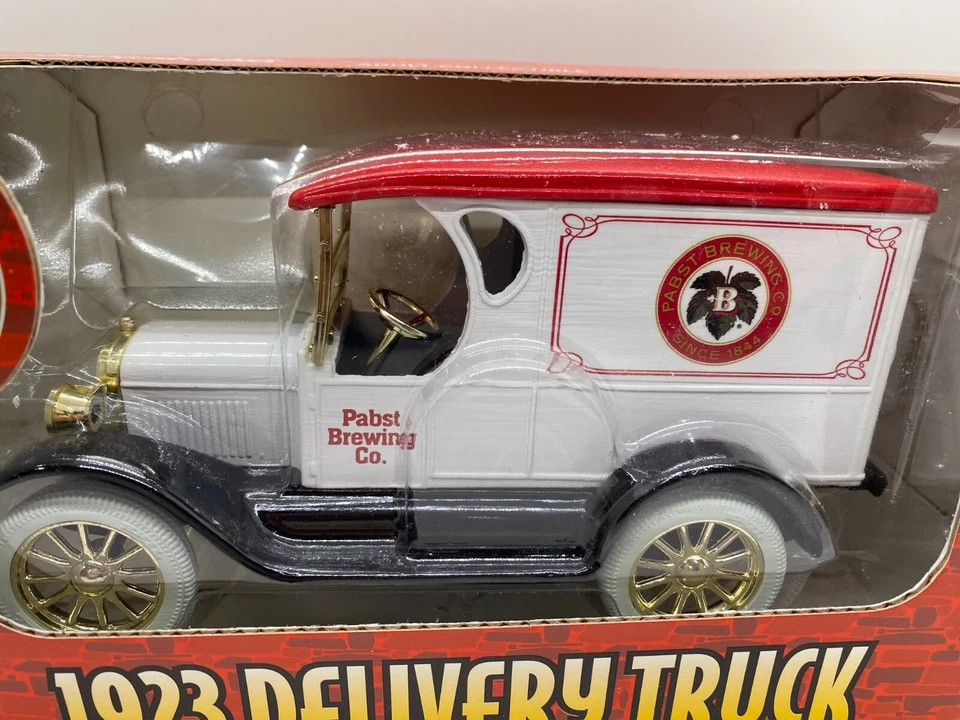 Camión de reparto Pabst Brewing 1923 ERTL, banco vintage Foto 2 de 4