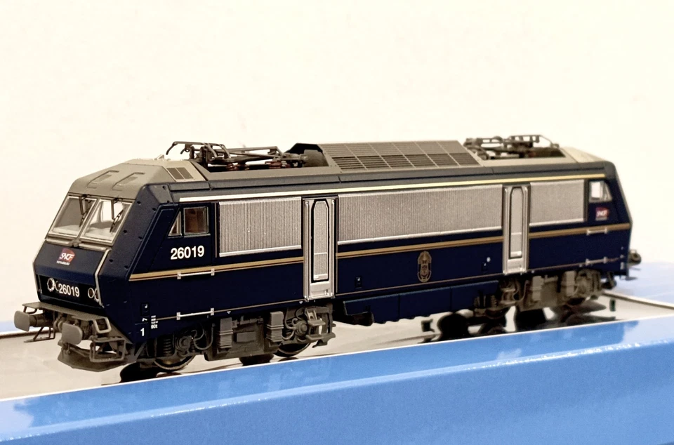 Jouef HJ 2468S SNCF Locomotive Électrique BB 26019 Bleu CIWL Edition Limitée HO - Photo 1/1