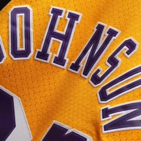 Mitchell & Nes Magic Johnson Los Angeles Lakers 1984/85 Swingman Jersey Gold
