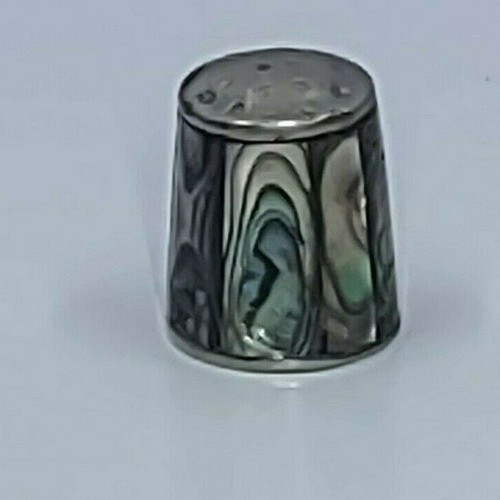 De colección. DEDAL DE PLATA DE ALPACA FUNDIDA MEXICANA DE LOS AÑOS 70 HECHO A MANO CON LADOS DE CARCASA ABOLIDOS - Imagen 3 de 7