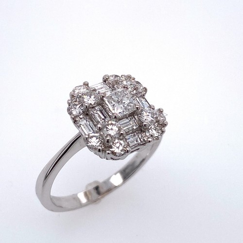Elegante anillo de cóctel de diamantes de oro blanco liso de 1,00 quilates talla 8 de $2,500 - Imagen 6 de 7
