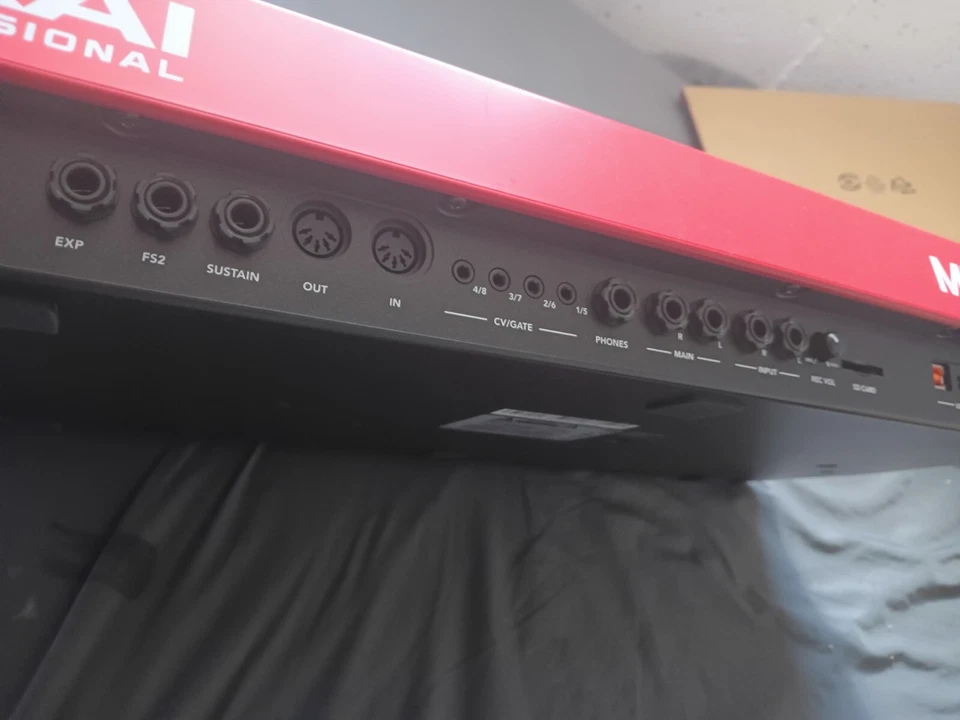 Estación de trabajo con teclado independiente Akai Professional MPC Key 37 (se vende tal cual) Foto 4 de 4