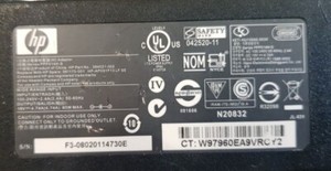 ORIGINAL HP LAPTOP LADEGERÄT 19 V - 4,74A 90 W MITTE PIN SPITZE POWER BRICK ORIGINAL