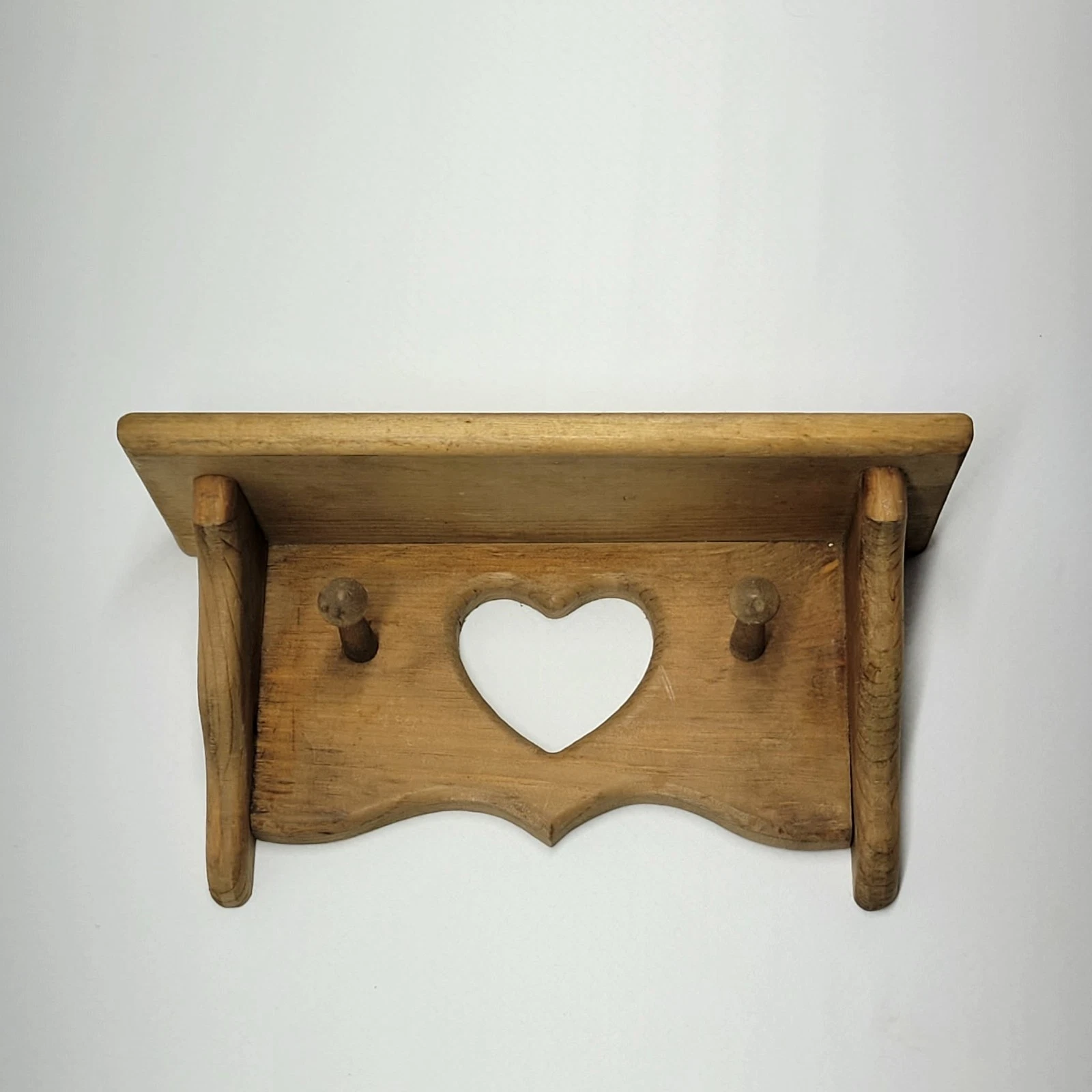 Wooden heart shelf 14"