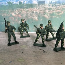 UNKNOWN MAKE. MODERN ERA INFANTRY SOLDIER. 60mm SCALE. PLASTIC x5