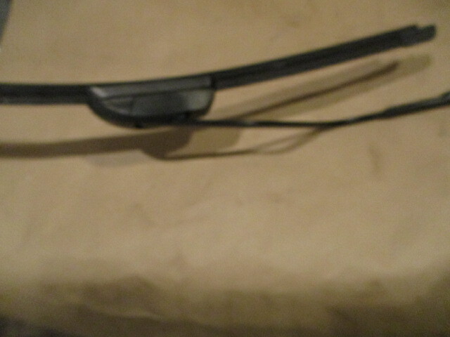Maserati GranTurismo - RH Passenger Windshield Wiper Arm (LHD) - P/N 80065900