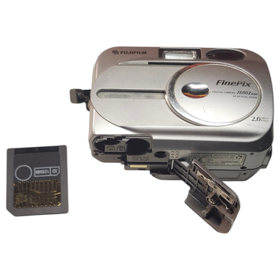 Fujifilm FinePix 2600 Zoom 3x Optical Zoom Portable Compact