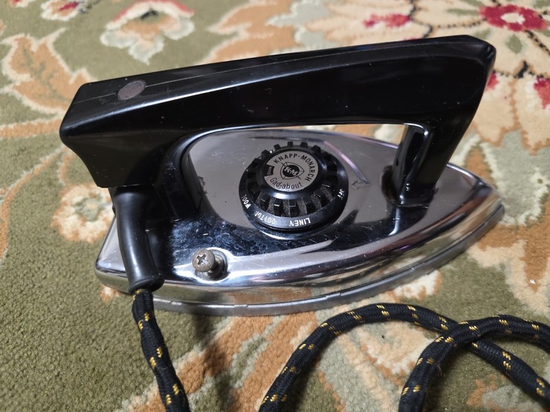 Vintage Knapp-Monarch-Gad-A-Bout Travel Iron 50's-60's