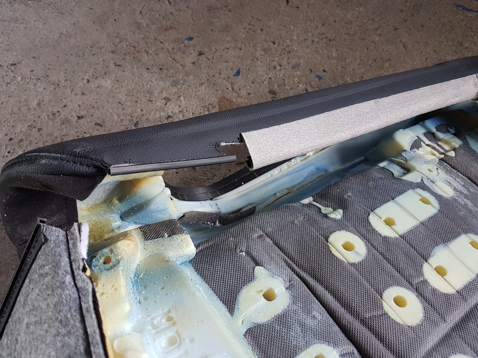 BMW 1er E81 E82 LCI Bezug Lehne Sportsitz Stoff/Kunstleder links  