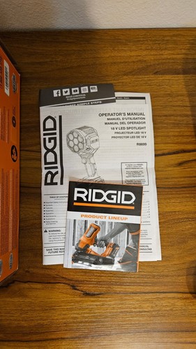 Ridgid 18V Cordless LED Floodlight Spotlight R8699B 3200 Lumens - Tool Only - Picture 7 of 10