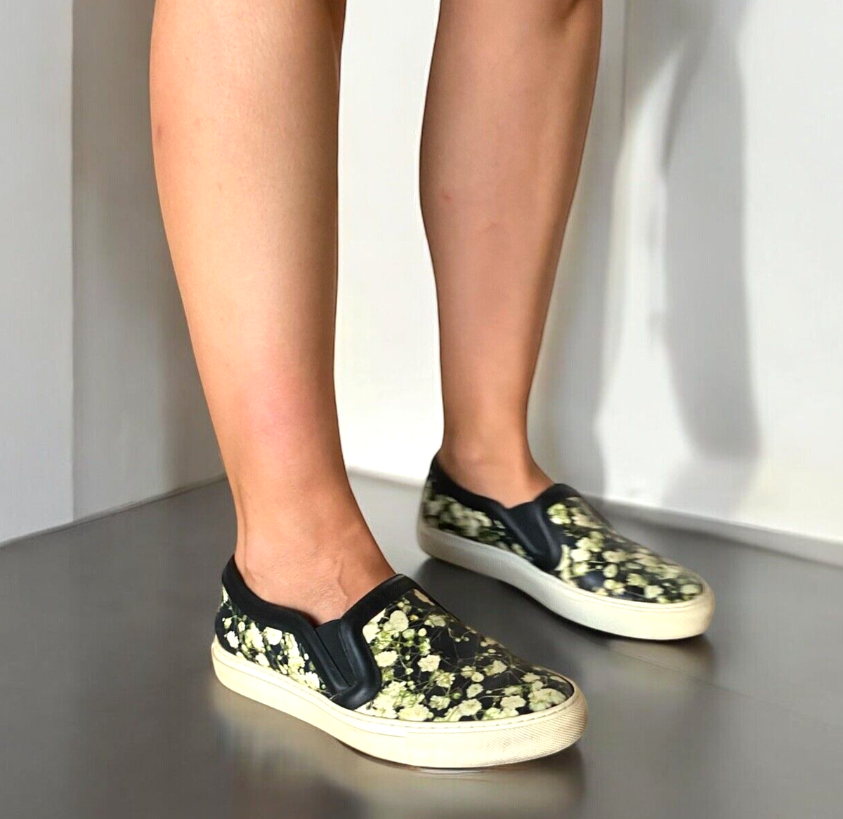 GIVENCHY Multicolor Floral Print Leather Slip On Sneakers  display picture 1