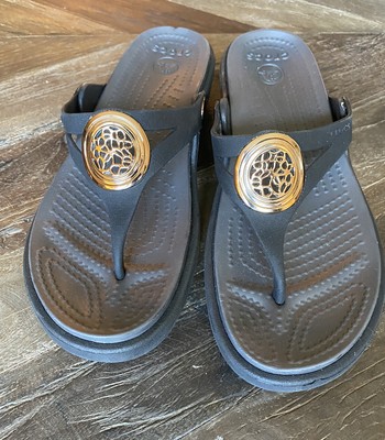 medallion flip flops