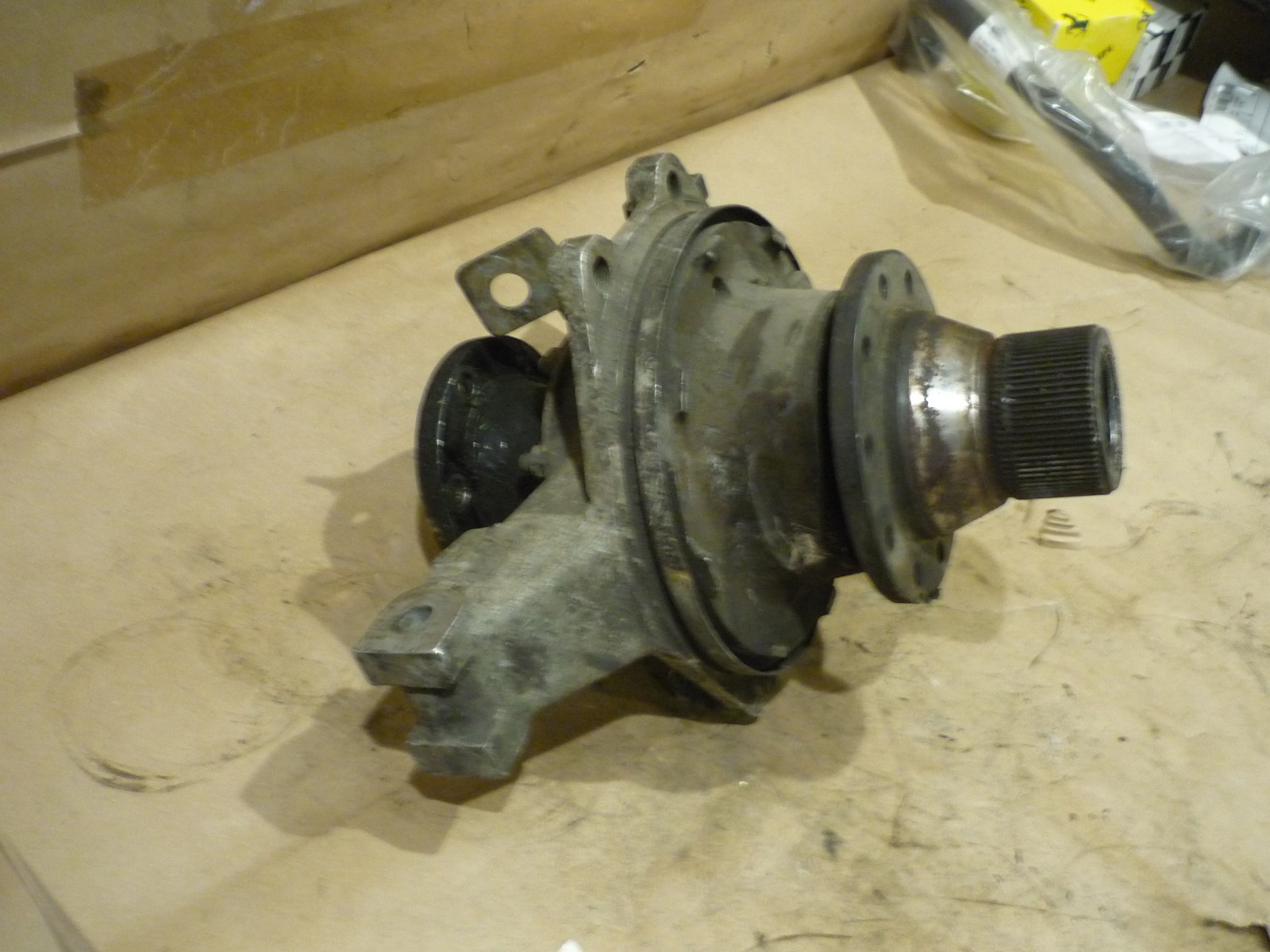 Ferrari Testarossa - Rear Suspension Upright/Hub Holder) - P/N 125973 - 135082