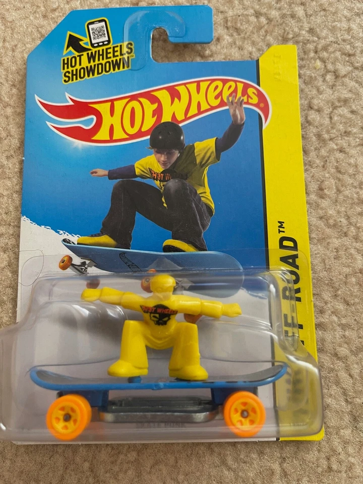 Hot Wheels Skate Punk Bump Around La Fasta Play Set of 7 Treasure Hunt - Image 2 of 4