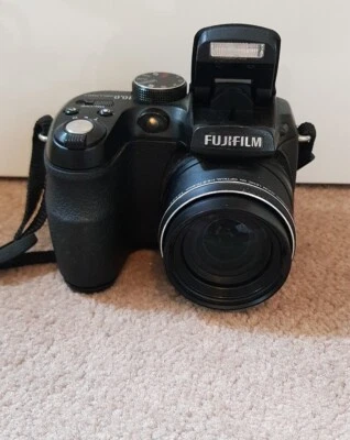 FujiFilm FinePix S1000FD 10MP 12x Zoom Camera. Working but have zoom error.