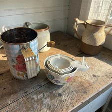 Pioneer Woman Flour Sifter and Melamine 4 Mea...