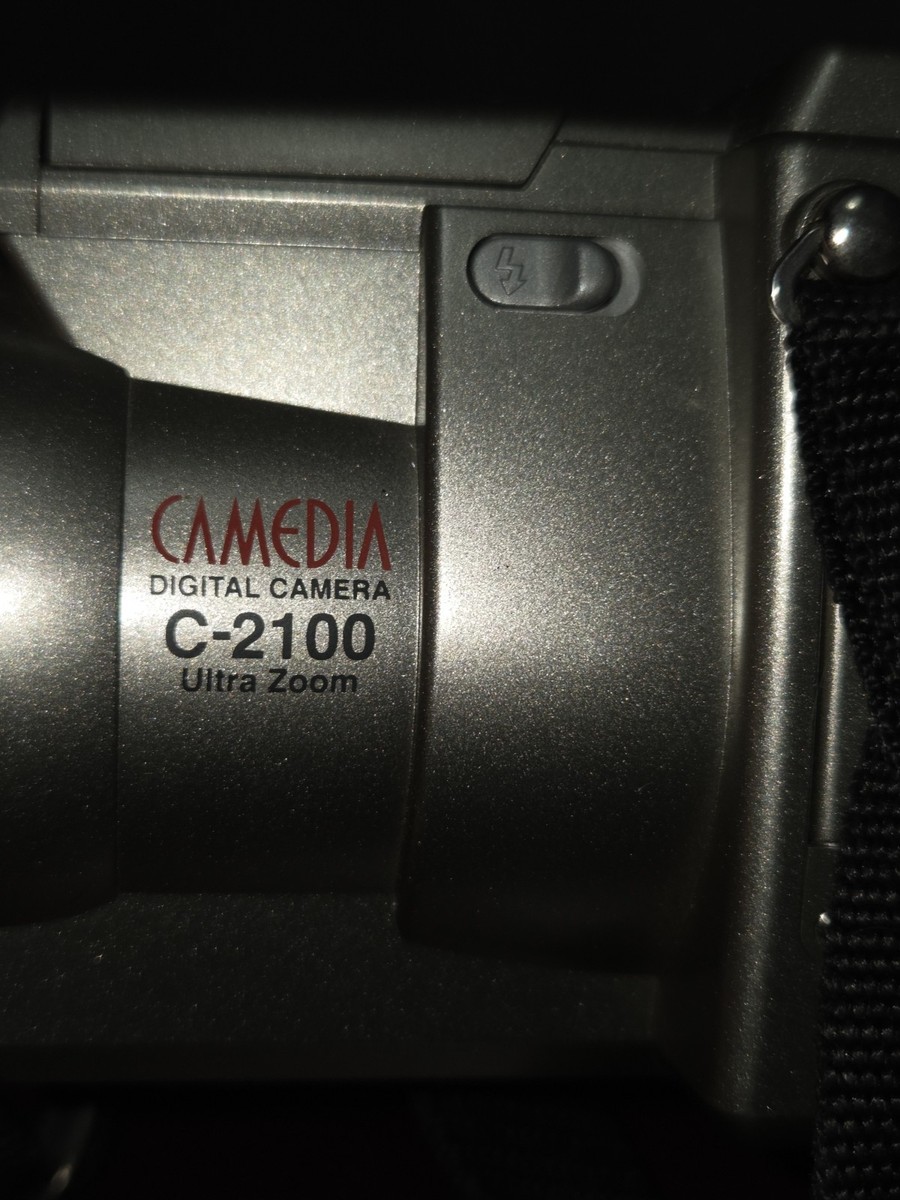 Olympus Vintage CAMEDIA C-2100 Ultra Zoom 2.1MP CCD Digital Camera