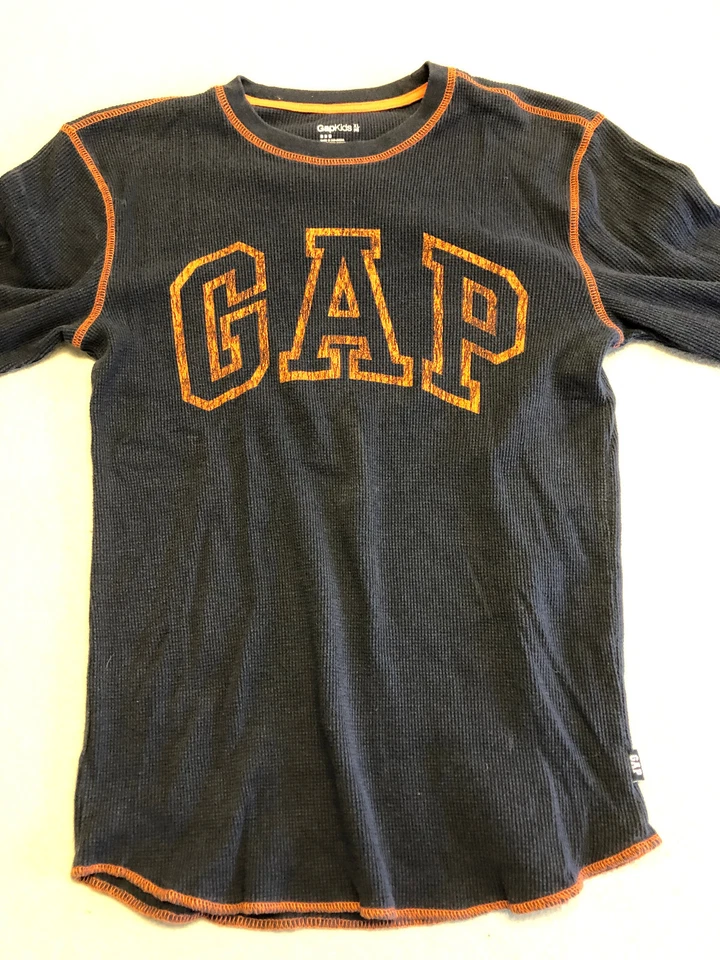 Camiseta Gap Kids extra grande azul marinho/laranja manga longa gráfica malha - Imagem 2 de 4