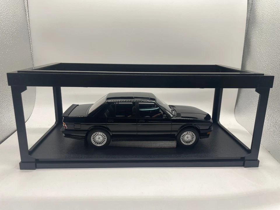 Maxima Models 1:18 Scale Resin Model Car BMW M5 Black New in Box - Image 3 of 4