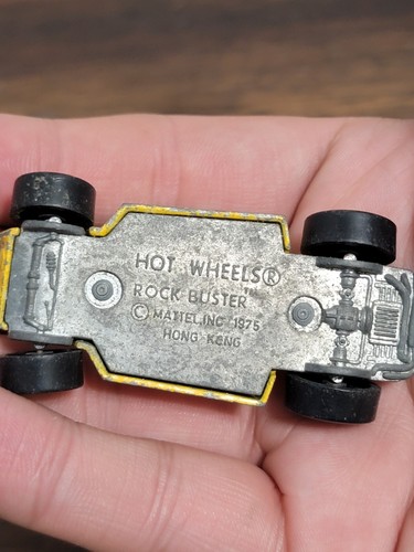 VINTAGE 1977 HOT WHEELS REDLINE ERA ROCK BUSTER YELLOW HK BASE w/ BLACKWALLS - Picture 4 of 4