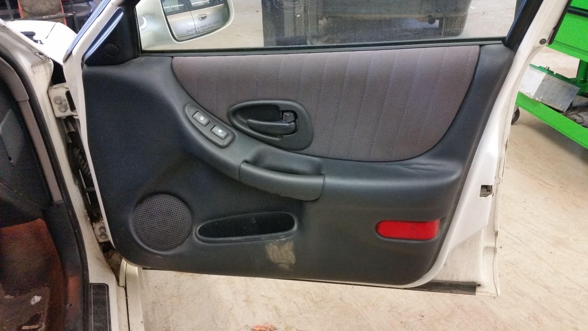 2003 PONTIAC GRAND PRIX PASSENGER RIGHT FRONT DOOR ASSY WHITE
