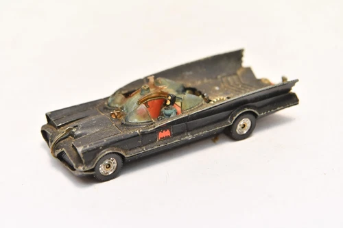 VINTAGE ORIGINAL CORGI TOYS ROCKET FIRING BATMAN BATMOBILE #267 MODEL CAR