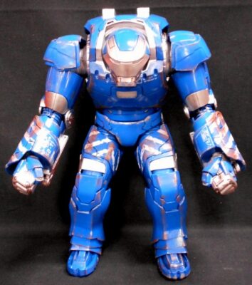 COMICAVE STUDIOS COLLECTIBLE FIGURE IGOR / IRON MAN MARK