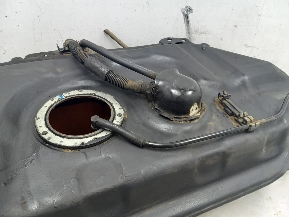 04-05 SCION XB 1.5L FWD AT GAS FUEL TANK  - Image 4 of 4