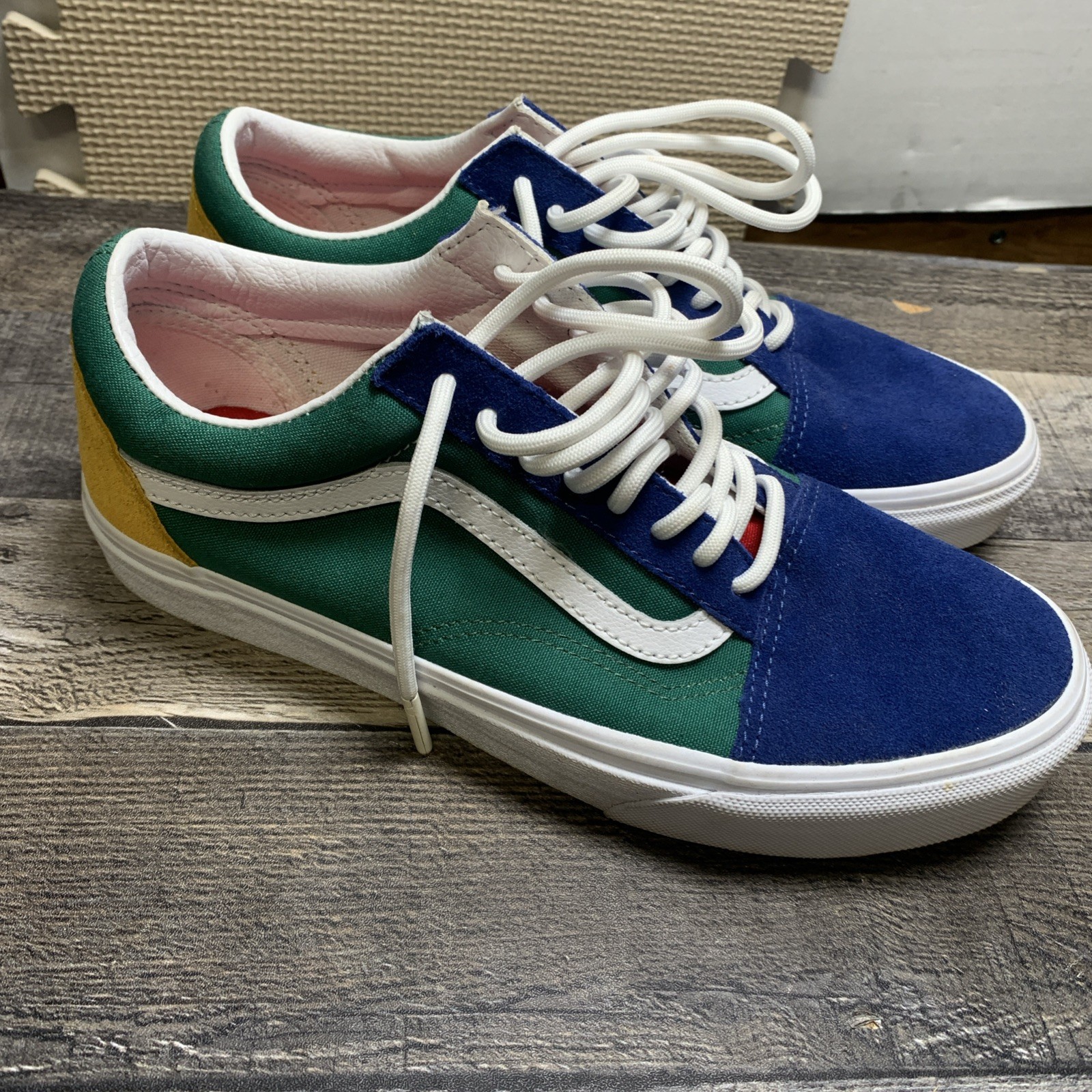Size 7 men/ 8.5 wemon Vans Old Skool Yacht Club Shoes