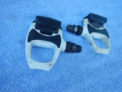 Shimano PD-R540 Road Racing Bike Clipless Pedals White PAIR 9/16 Bicycle