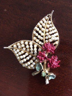 Beautiful Vintage BSK Signed Seed Pearl Leaf Brooch Pin.